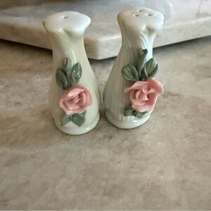 Vintage Rose salt and pepper shakers